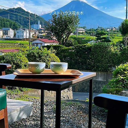 富士山を眺められる宿 ゲストハウス花水木 Nishikatsura Eksteriør bilde