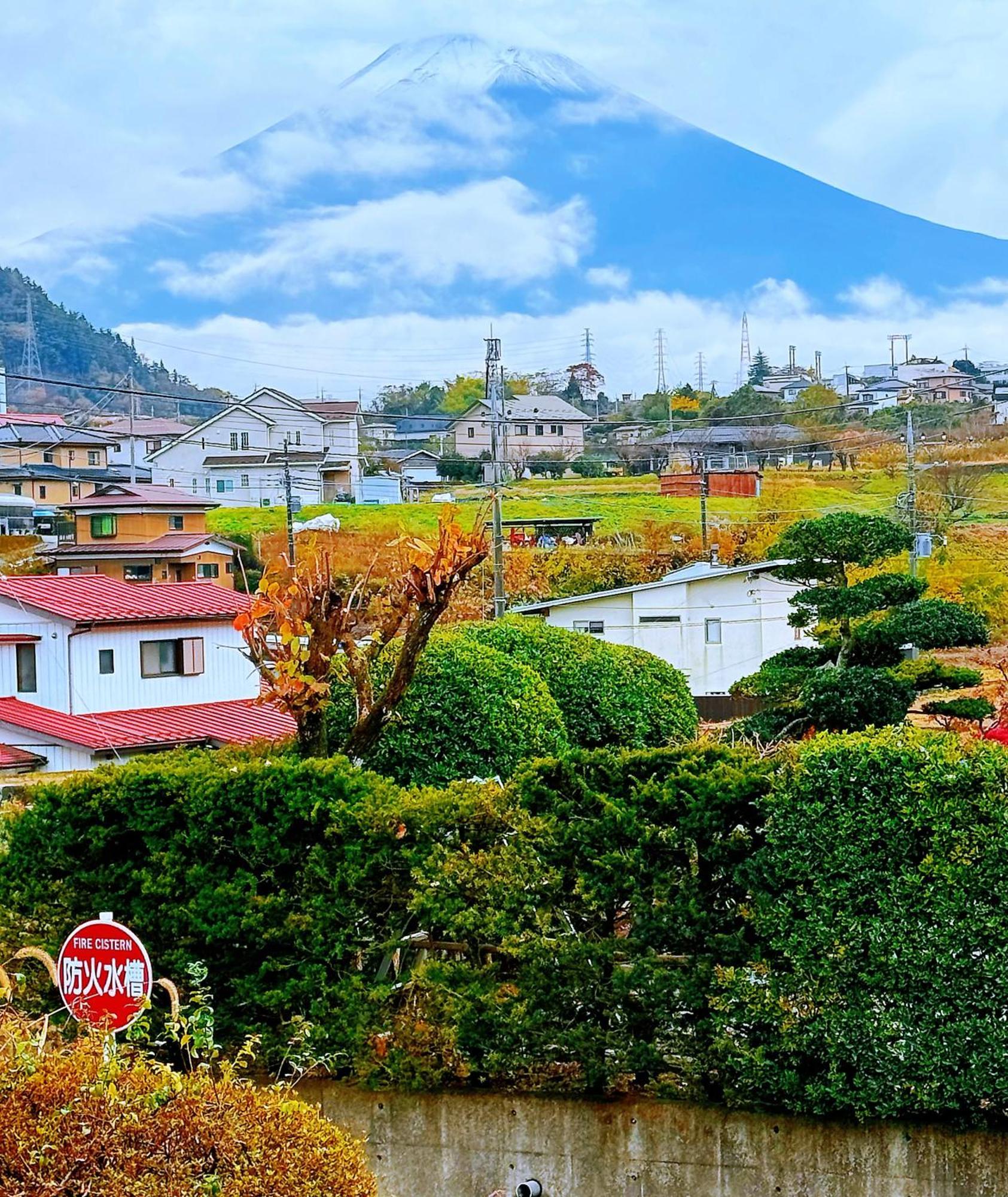 富士山を眺められる宿 ゲストハウス花水木 Nishikatsura Eksteriør bilde